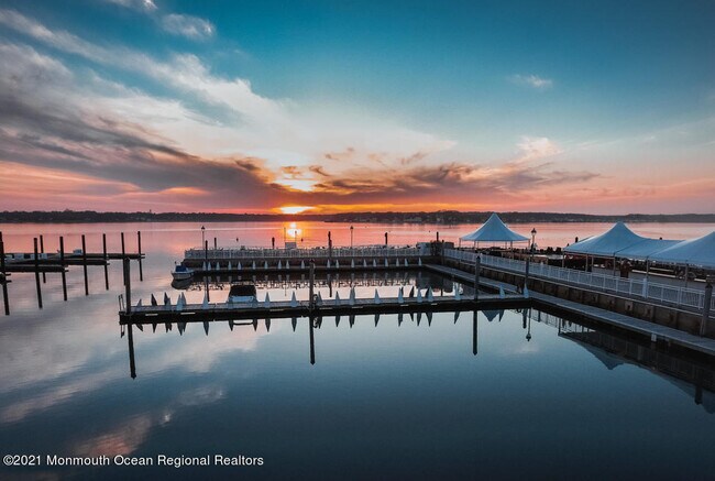 Building Photo - 903 Ocean Ave N