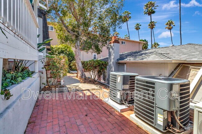 Building Photo - 8451 La Mesa Blvd