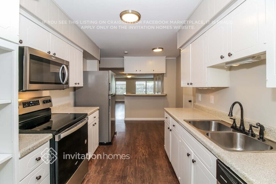 Building Photo - 920 S Waterview Dr