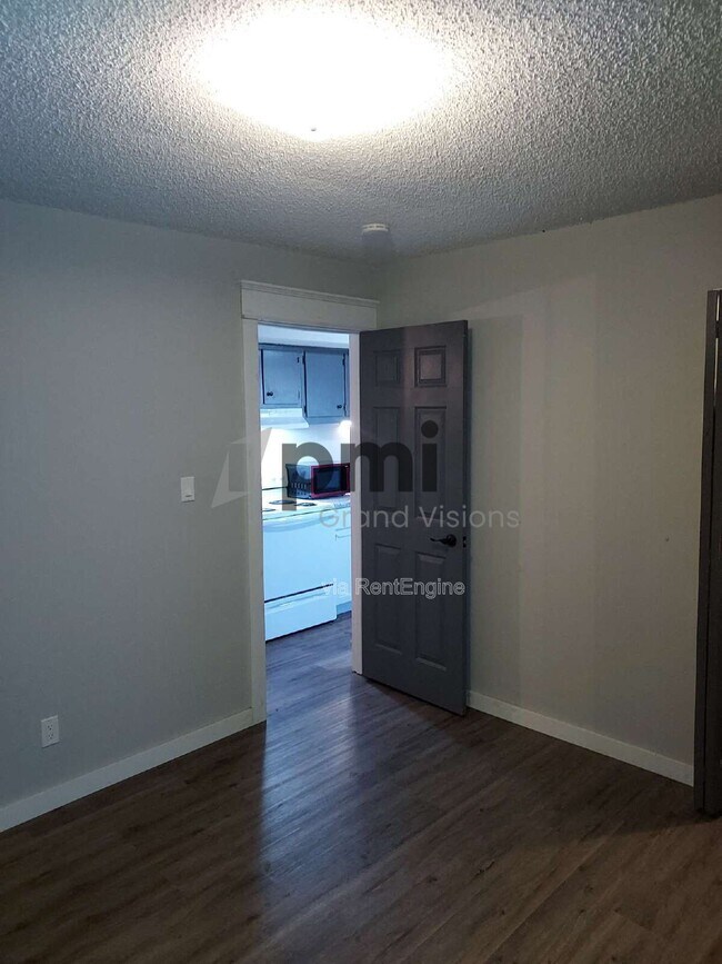 Building Photo - 465 E Main St