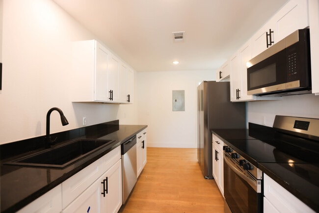 Building Photo - 123 Chrisna Maria Dr