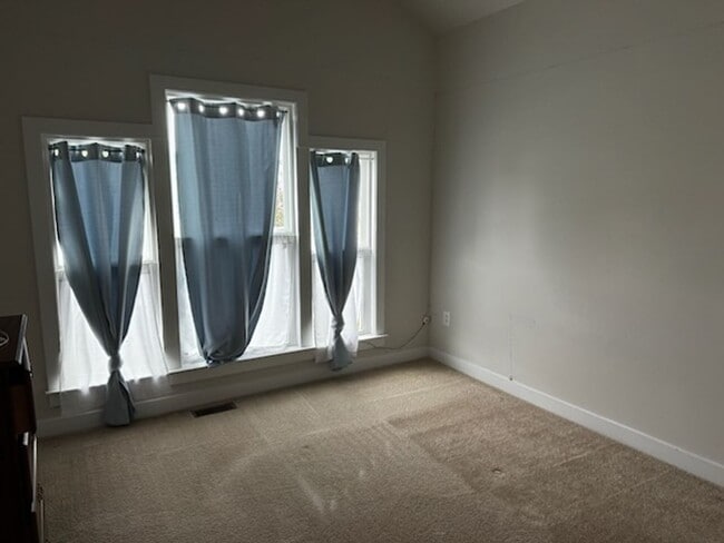 Building Photo - Charming 3-Bedroom, 2-Bath Single-Story Home – Prime Location Near Shopping and the Beach!