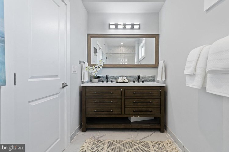 Full Bathroom #2 - 2534 E Gordon St