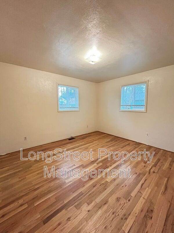 Building Photo - 1930 NW Kings Blvd