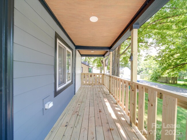 Building Photo - 1012 Wood St