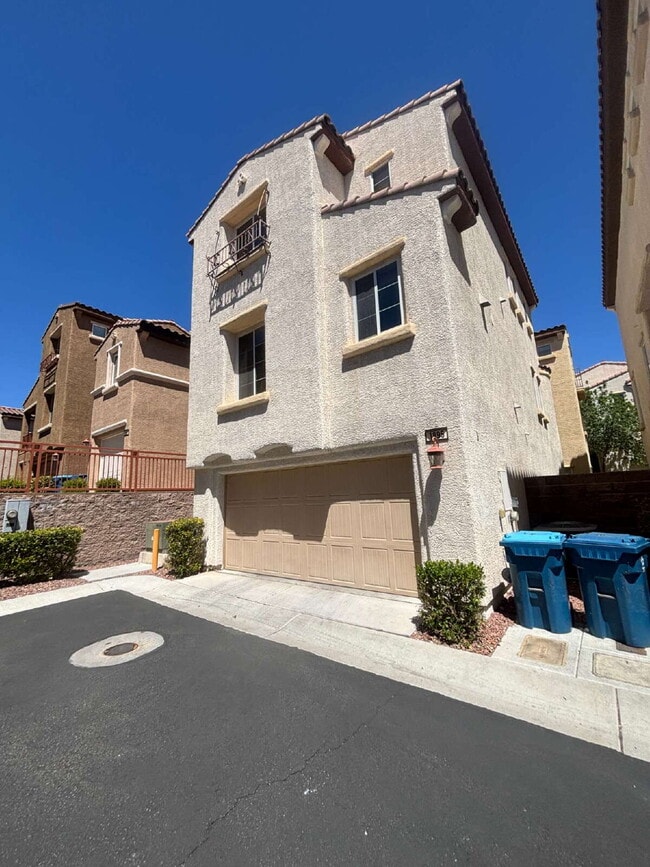 Building Photo - 3 Bed 3.5 Bath Summerlin