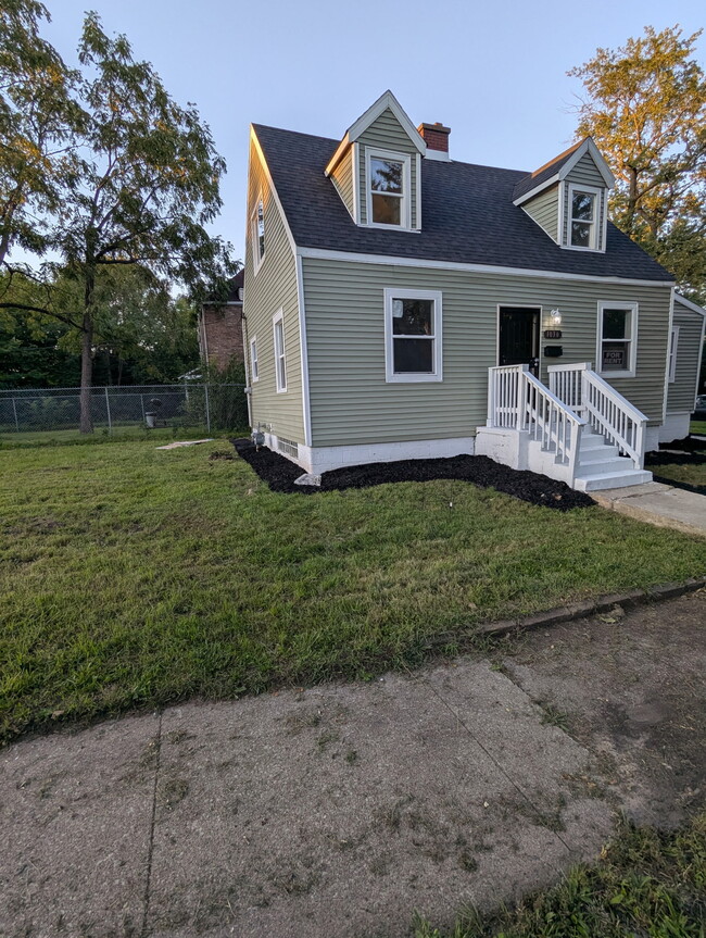 Building Photo - 1030 E 6th Ave