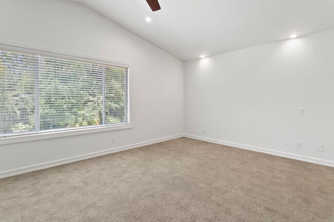 Building Photo - Beautiful 4-Bedroom Home with Private Pool...