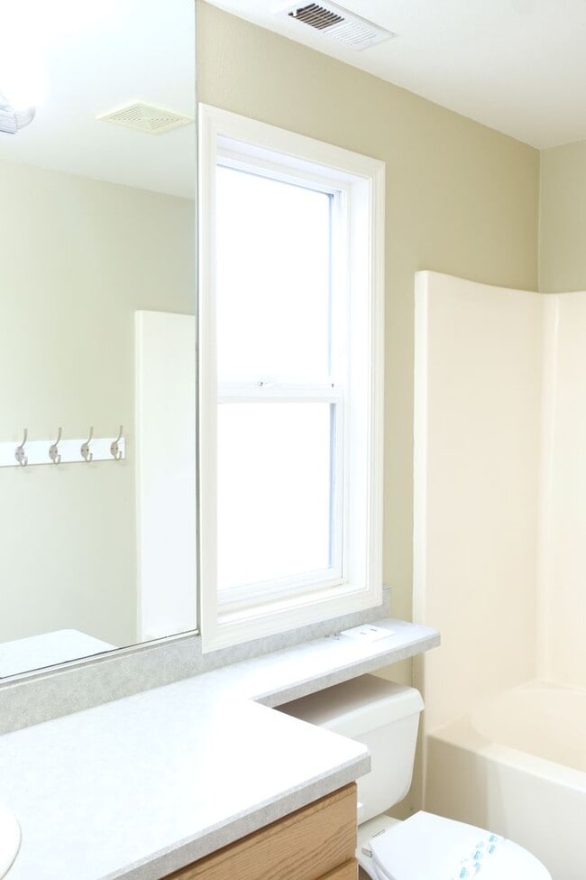 Building Photo - !!!HALF MONTH RENT FREE!!!? Beautifully Updated Home in a Peaceful, Highly Desirable Fisher’s Lan...