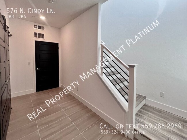 Building Photo - 576 N Cindy Ln