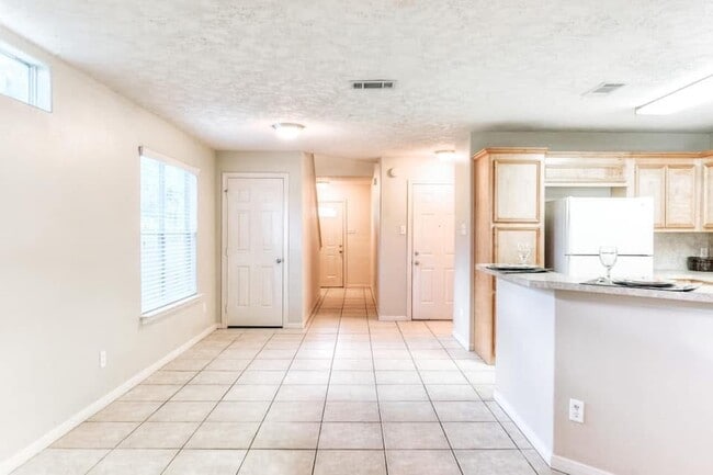 Building Photo - 213 Foster St