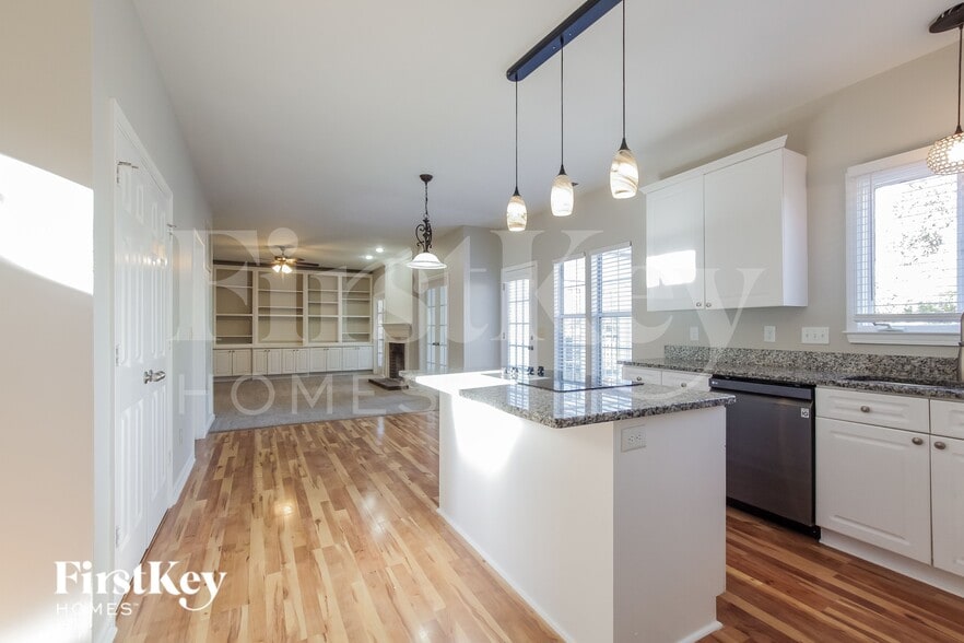 Building Photo - 7804 Conifer Cir