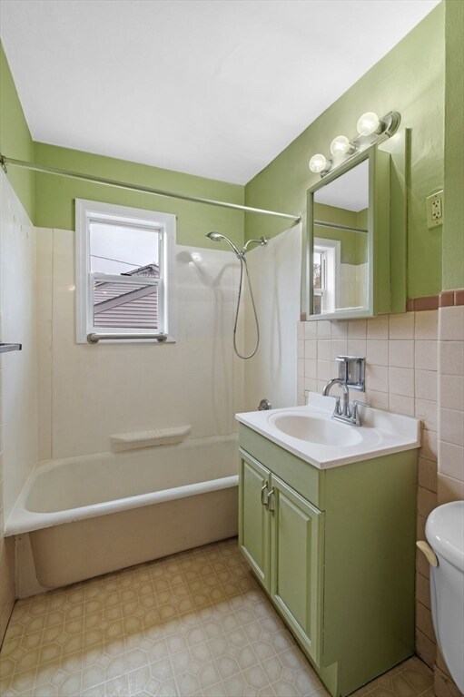 Building Photo - 38 Raymond Rd