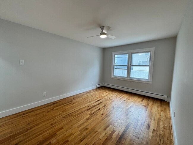 Building Photo - 253 Webster Ave