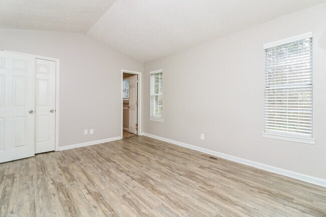 Building Photo - 523 White Pines Dr