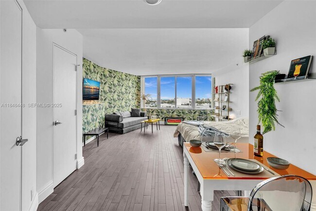 Building Photo - 1100 West Ave