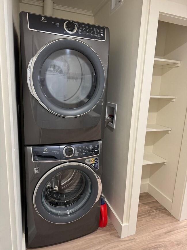 Building Photo - 85 N Winooski Ave