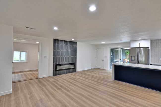 Building Photo - 22705 Mountlake Terrace