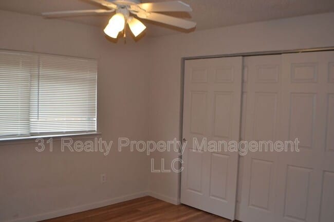 Building Photo - 1520 Pebblewood Dr