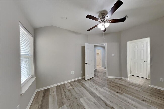 Building Photo - 12231 Piney Bend Dr