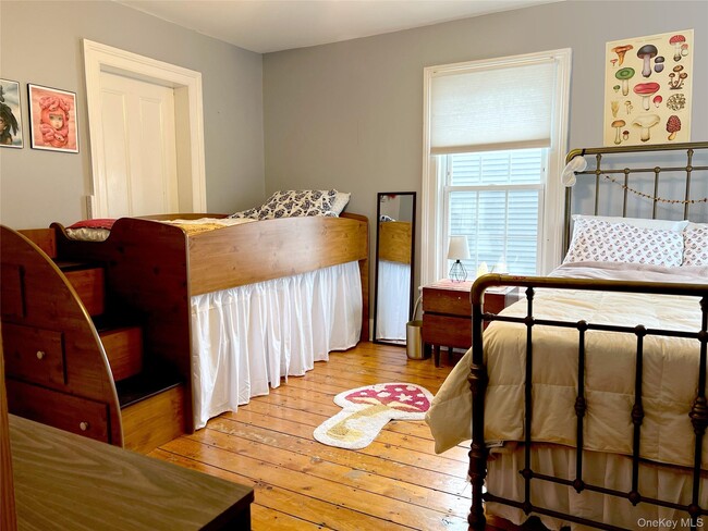 Building Photo - 369 Verplanck Ave