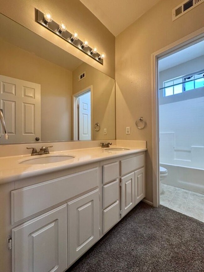Building Photo - Beautiful 4 Bedroom + Office Home for Lease