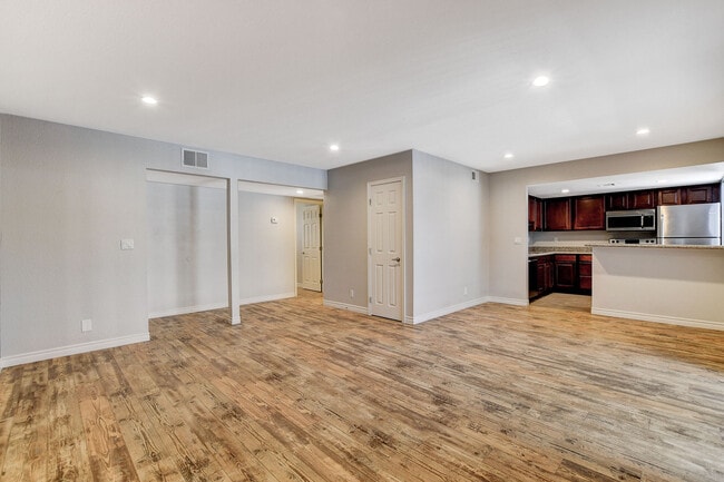 Building Photo - 5240 Indian River Dr