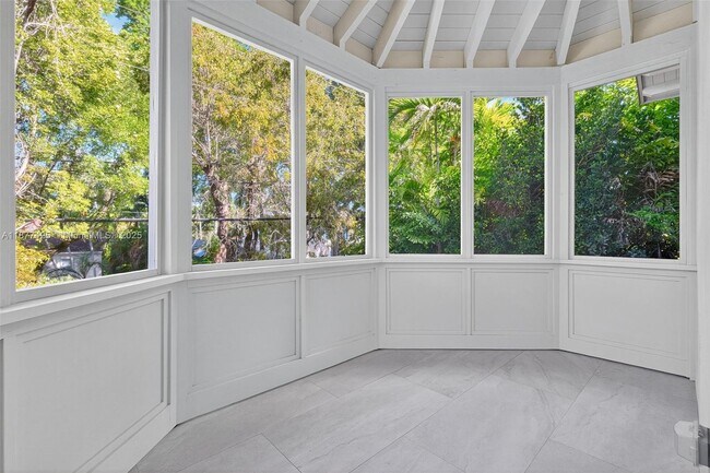 Building Photo - 2330 Overbrook St