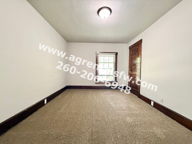 Building Photo - 2921 Hoagland Ave