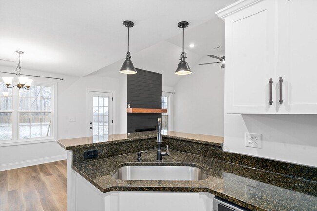 Building Photo - Pet Friendly Three Bedroom with Bonus!