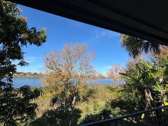 Building Photo - Move-in Ready condo 2/2