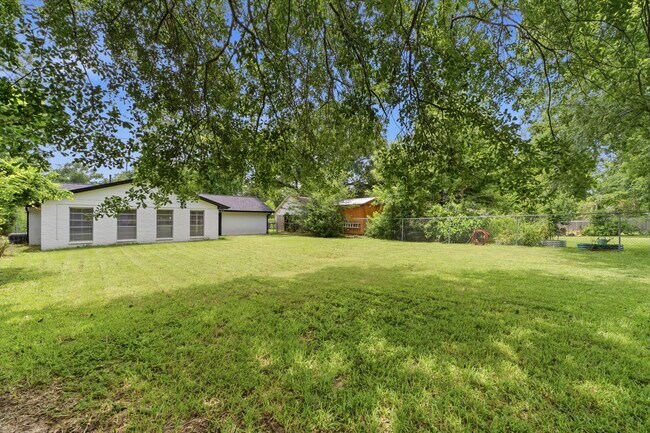 Building Photo - 3507 Lake Ridge Bend