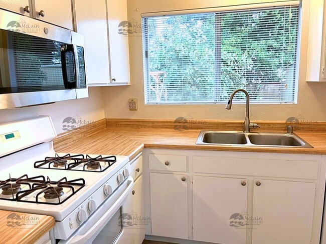 Building Photo - Beautiful! 55 + Community Move-In Ready 2BR/1BA Home in Peacock Hills  - Oceanside