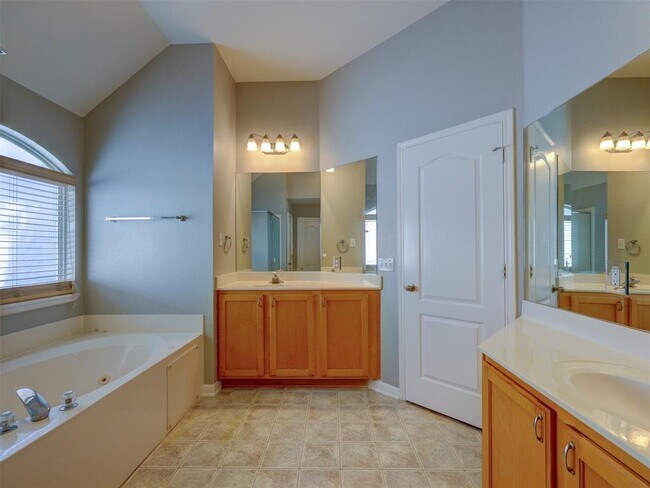 Building Photo - 1554 Homewood Cir