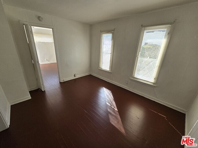 Building Photo - 815 N Poinsettia Pl