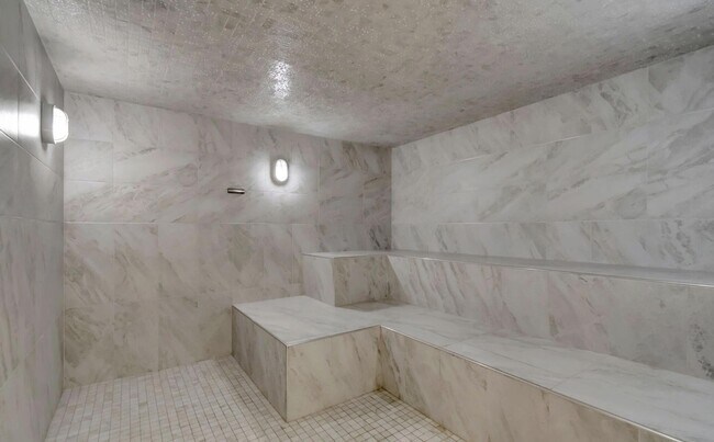 Building Photo - 6165 Sunny Pointe Cir