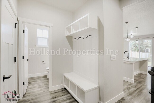Building Photo - Spacious 3-Bedroom Home with Bonus Room in Desirable South Hillsboro! - Landscaping Included