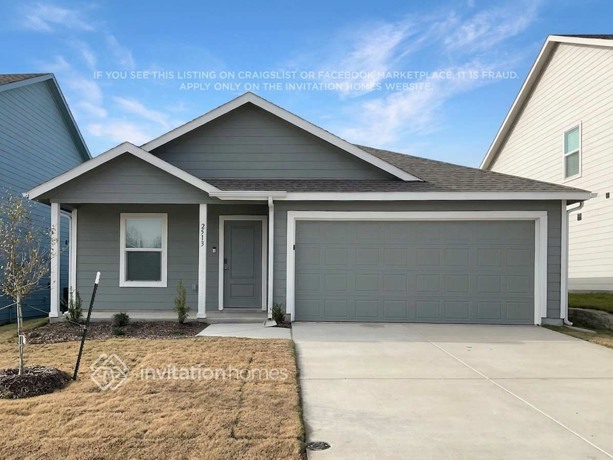 Building Photo - 2513 Flight Trl