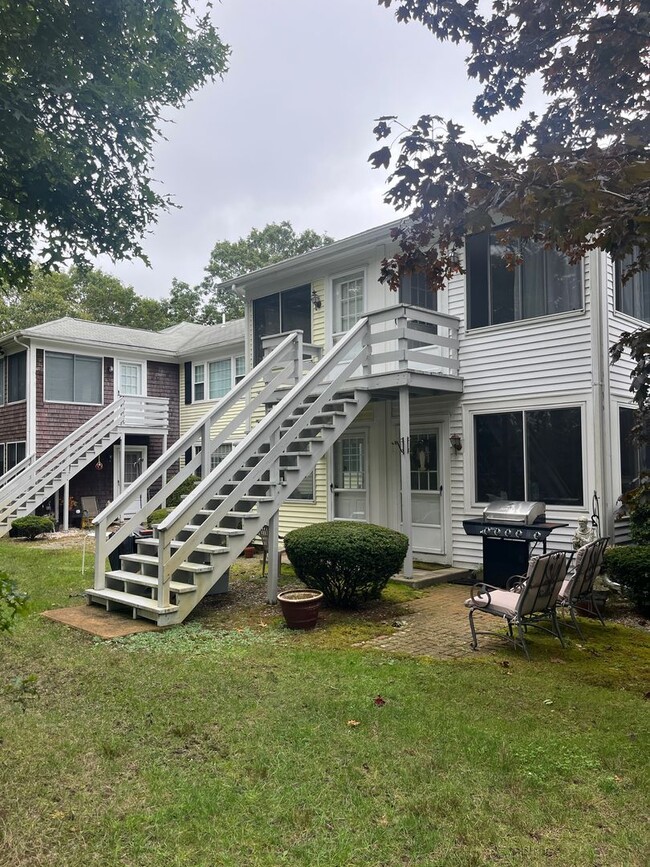 Building Photo - Fully updated 2Bd / 2Br Bassett Pond Condominium in West Yarmouth