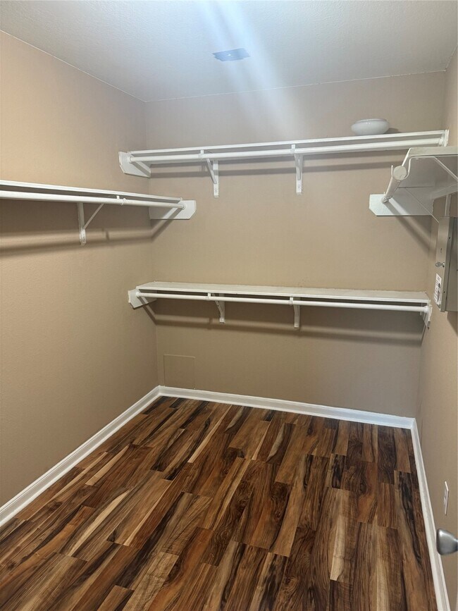 Building Photo - 15326 Trinity Meadow Dr