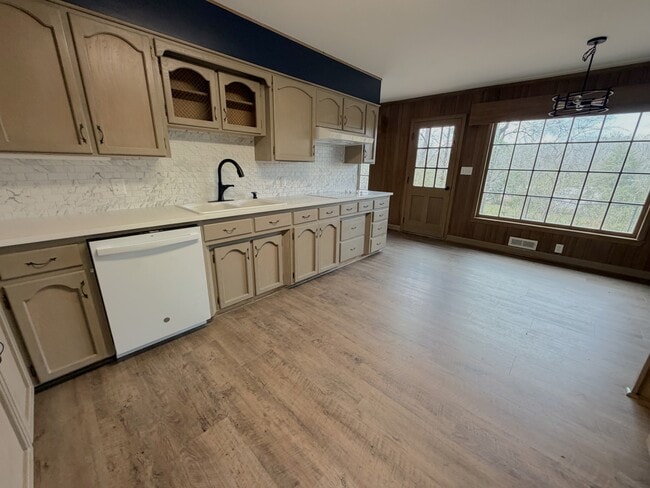 Building Photo - 2975 Hwy 119