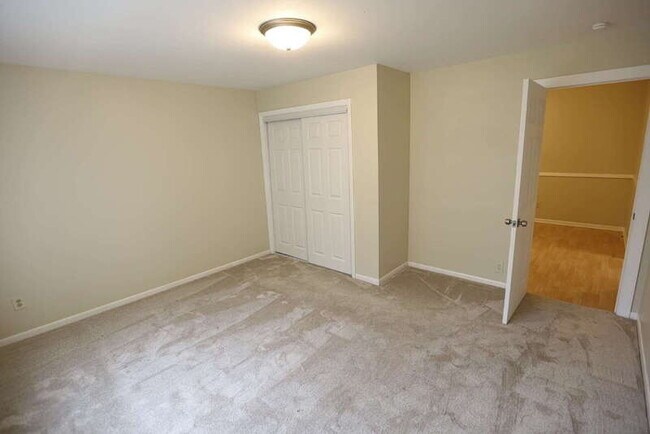 Building Photo - 6901 Hammond Ave SE
