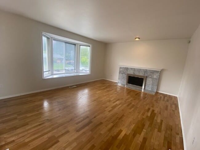 Building Photo - 1050 Tacoma Ave NE