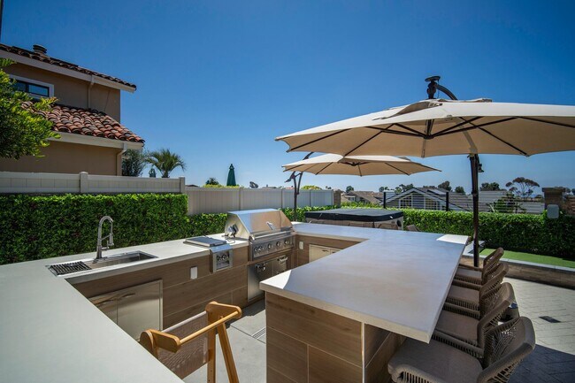 Building Photo - Experience Coastal Living at Its Finest in...