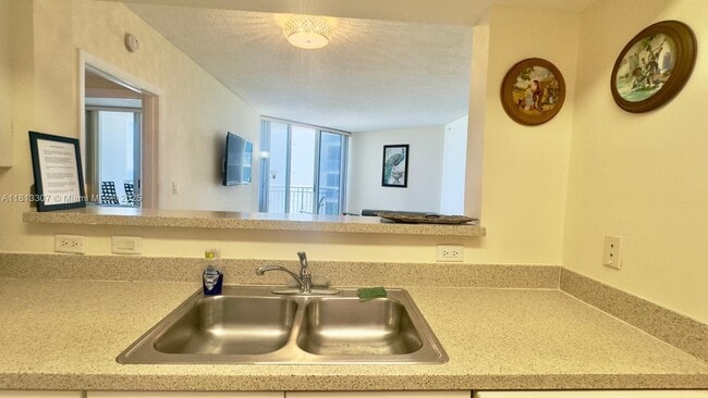 Building Photo - 17375 Collins Ave