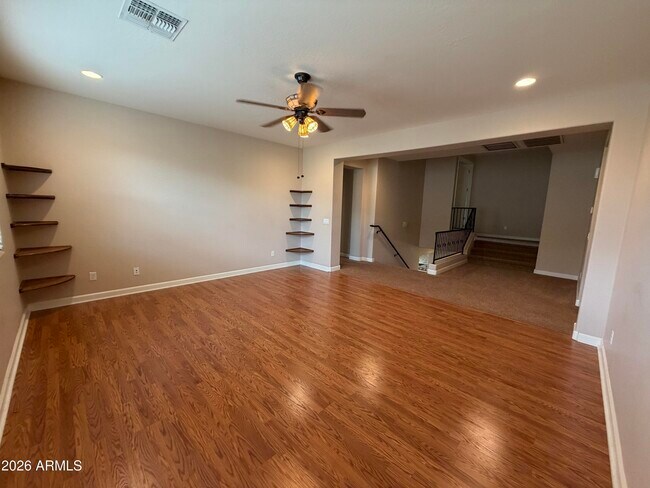 Building Photo - 722 E Sipapu Dr