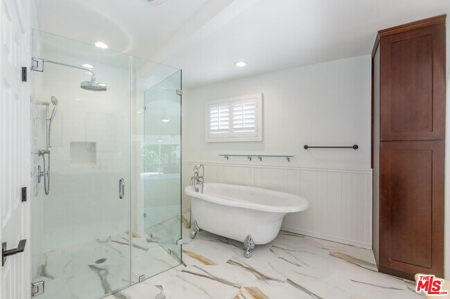 Building Photo - 835 Camino Santos Reyes