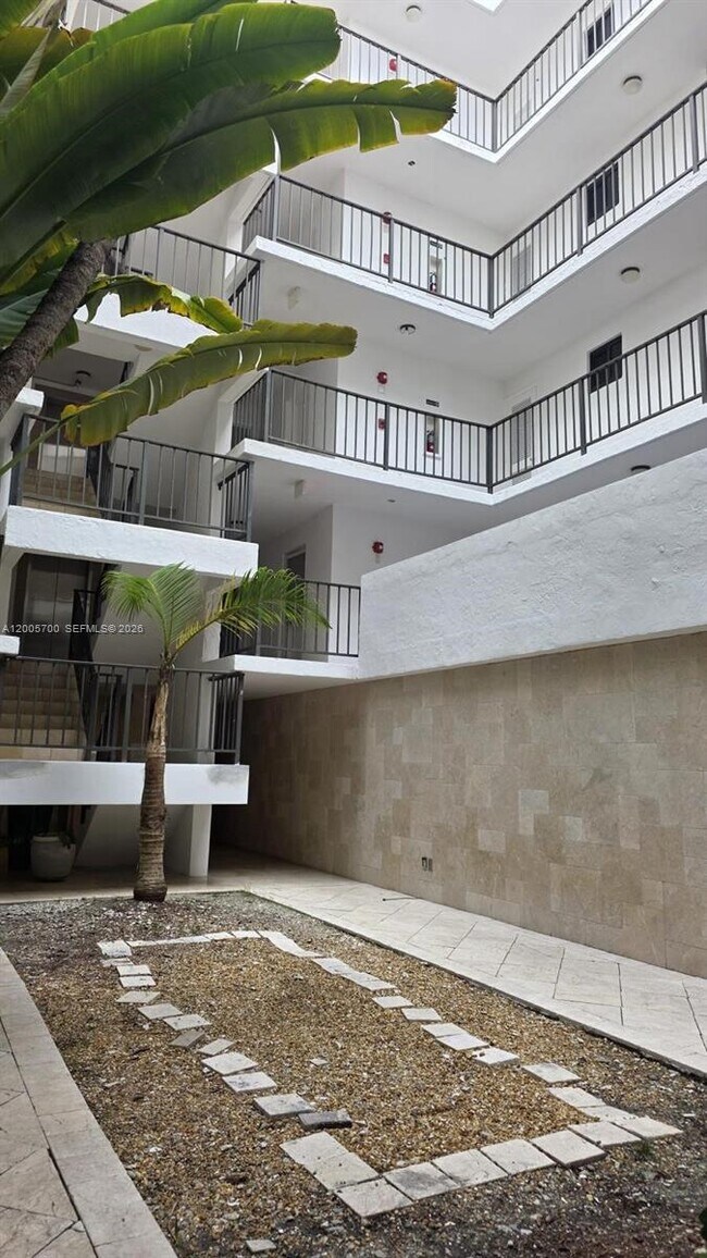 Building Photo - 250 Galen Dr