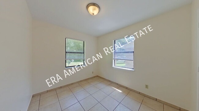 Building Photo - 162 Twin Trees Dr