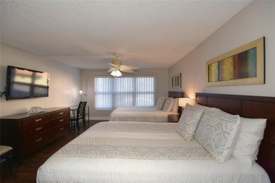 Building Photo - 405 N Ocean Blvd
